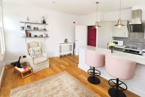 HIGH STREET- click for photo gallery